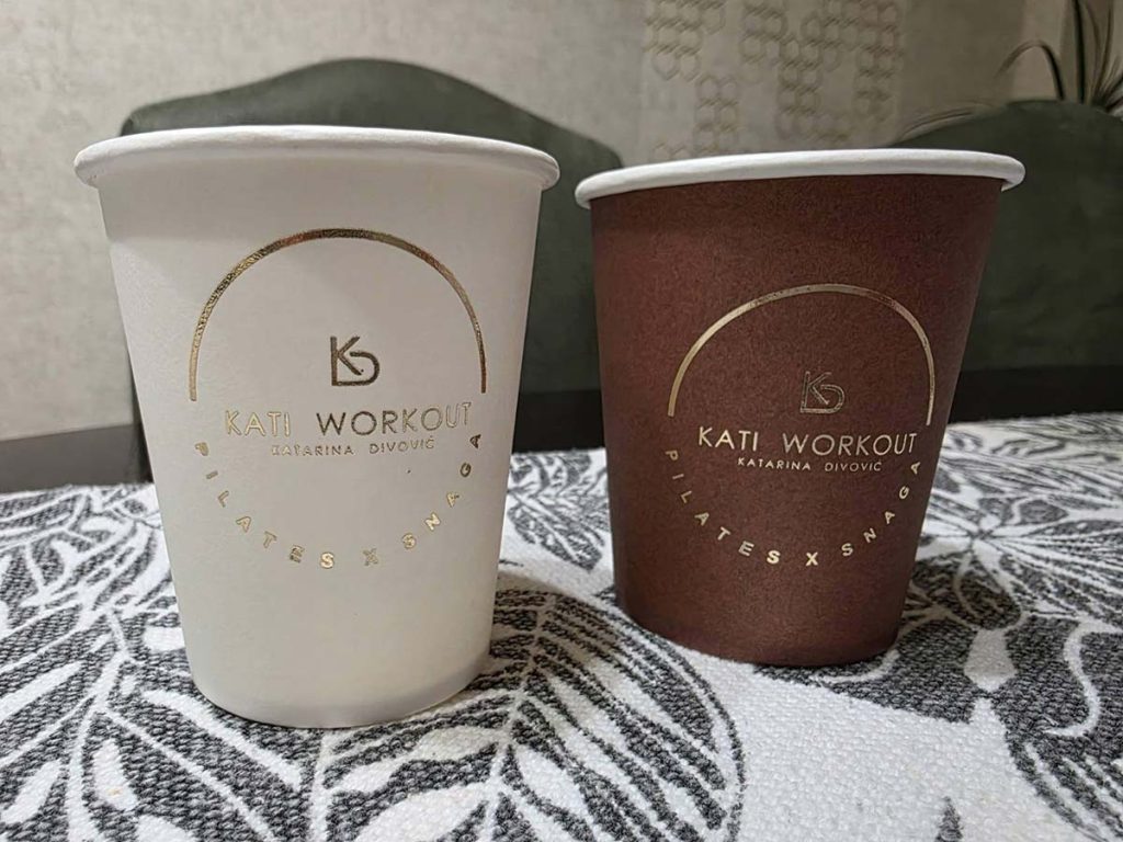 Reklamne papirne kartonske čaše HRC d.o.o. Valjevo Proizvodnja, štampanje i distribuciju brendiranih HORECA proizvoda